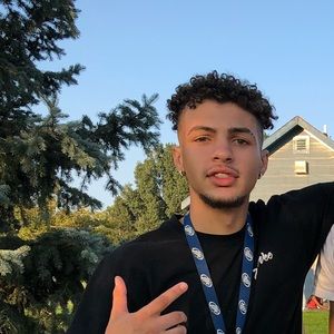 Meet your Posher, Devin